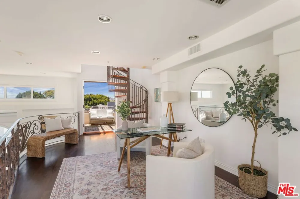 2922 Montana Avenue #B Santa Monica, CA 90403
