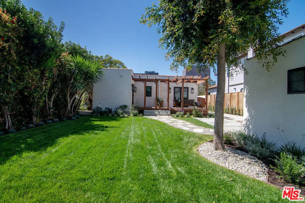 6417 Lindenhurst Avenue Los Angeles, CA 90048