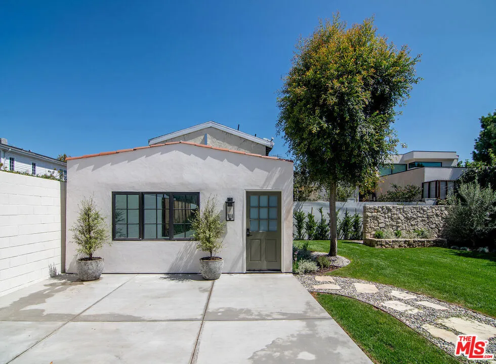 6417 Lindenhurst Avenue Los Angeles, CA 90048