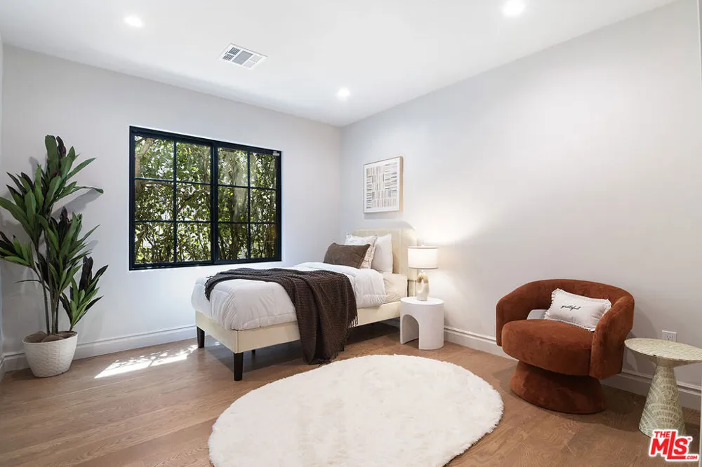 6417 Lindenhurst Avenue Los Angeles, CA 90048