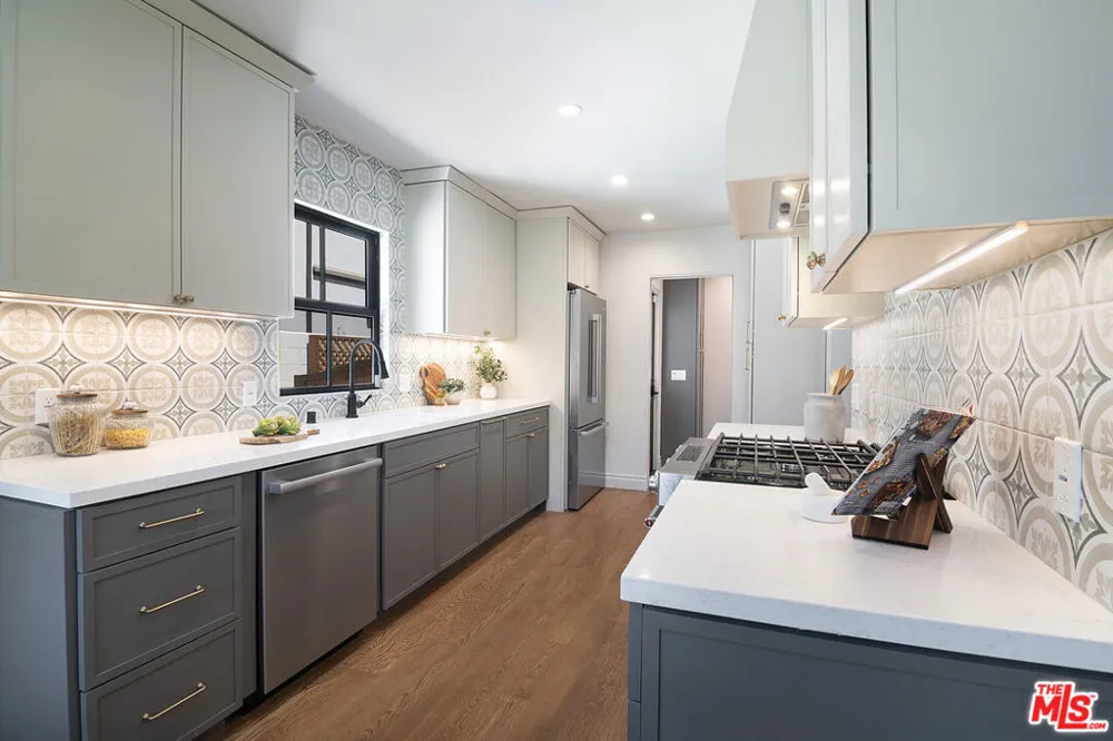 6417 Lindenhurst Avenue Los Angeles, CA 90048