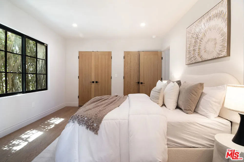 6417 Lindenhurst Avenue Los Angeles, CA 90048