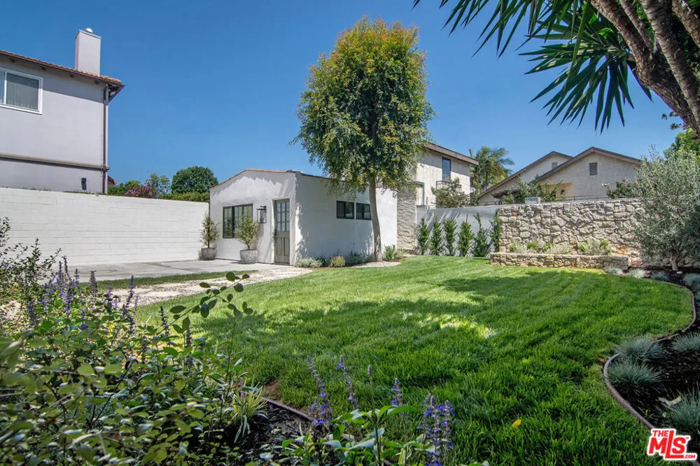 6417 Lindenhurst Avenue Los Angeles, CA 90048