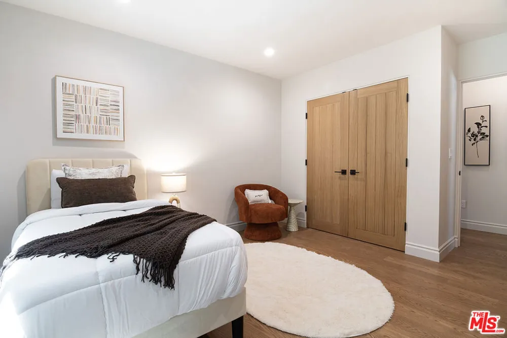 6417 Lindenhurst Avenue Los Angeles, CA 90048