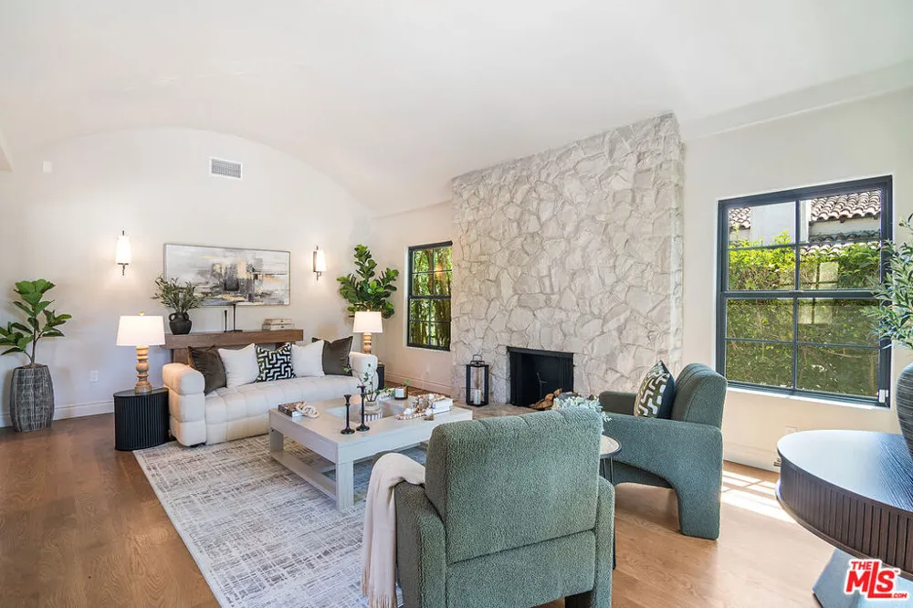 6417 Lindenhurst Avenue Los Angeles, CA 90048
