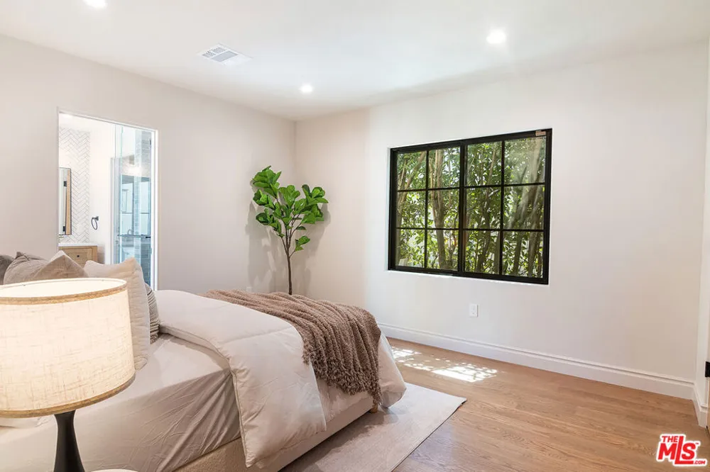 6417 Lindenhurst Avenue Los Angeles, CA 90048