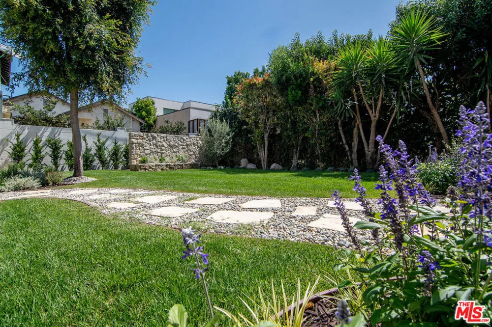 6417 Lindenhurst Avenue Los Angeles, CA 90048