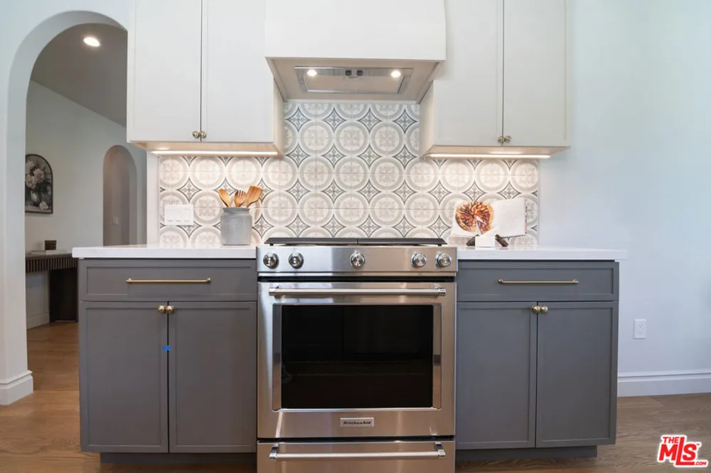 6417 Lindenhurst Avenue Los Angeles, CA 90048