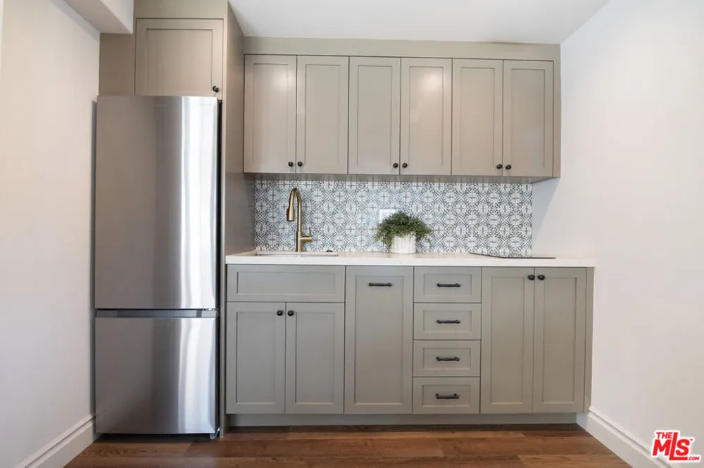 6417 Lindenhurst Avenue Los Angeles, CA 90048