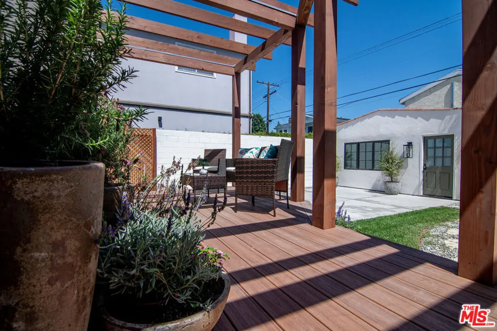6417 Lindenhurst Avenue Los Angeles, CA 90048