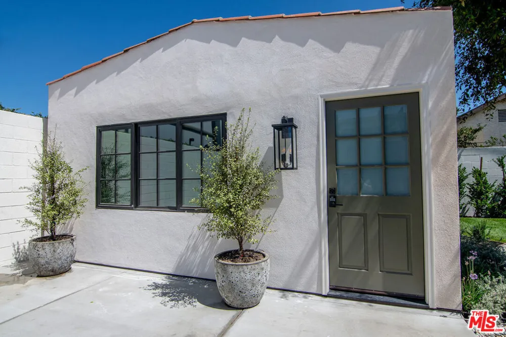 6417 Lindenhurst Avenue Los Angeles, CA 90048