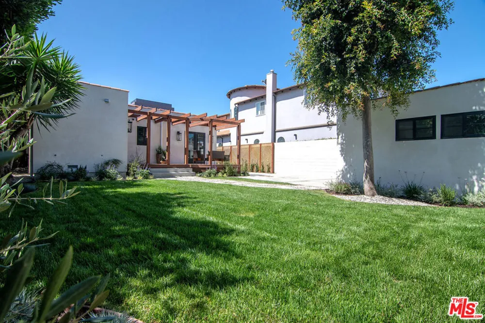 6417 Lindenhurst Avenue Los Angeles, CA 90048