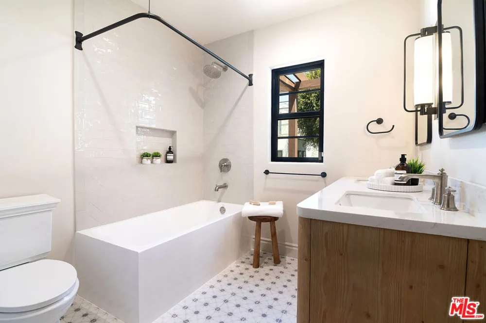 6417 Lindenhurst Avenue Los Angeles, CA 90048