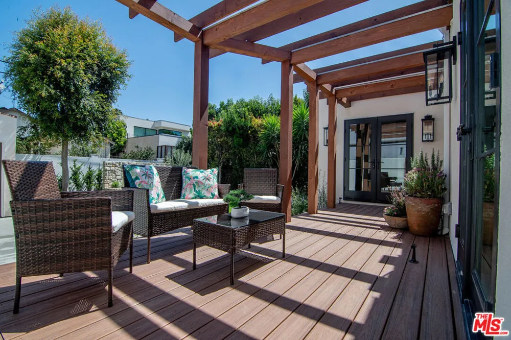 6417 Lindenhurst Avenue Los Angeles, CA 90048
