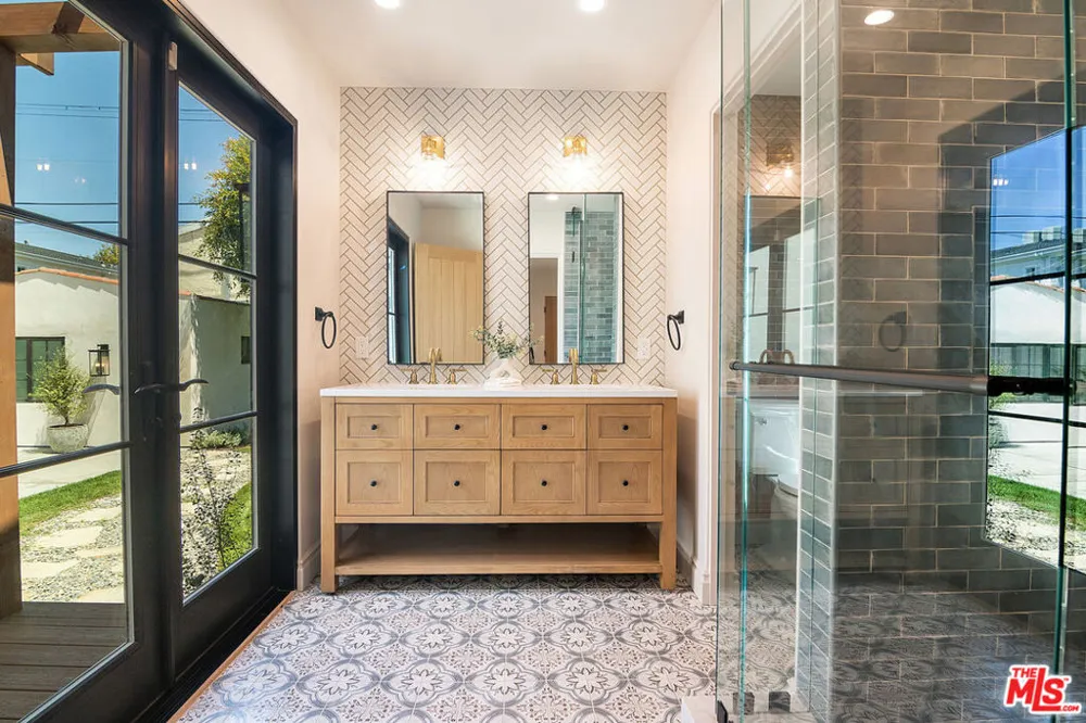 6417 Lindenhurst Avenue Los Angeles, CA 90048