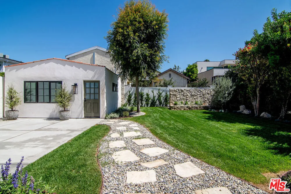 6417 Lindenhurst Avenue Los Angeles, CA 90048