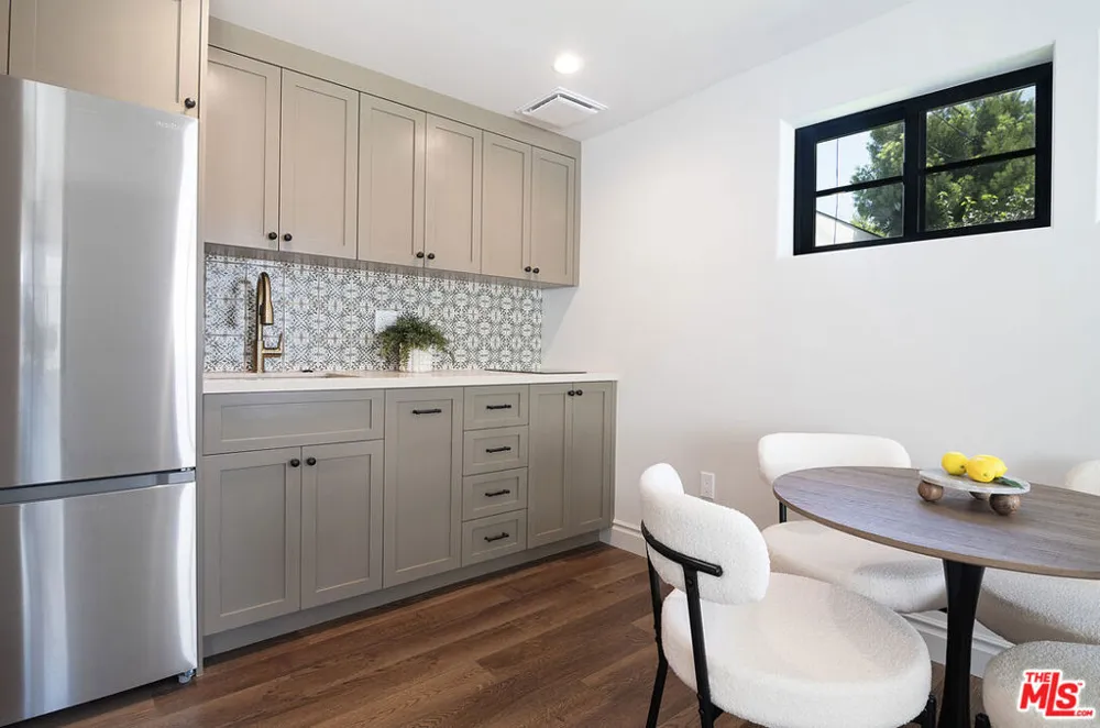 6417 Lindenhurst Avenue Los Angeles, CA 90048