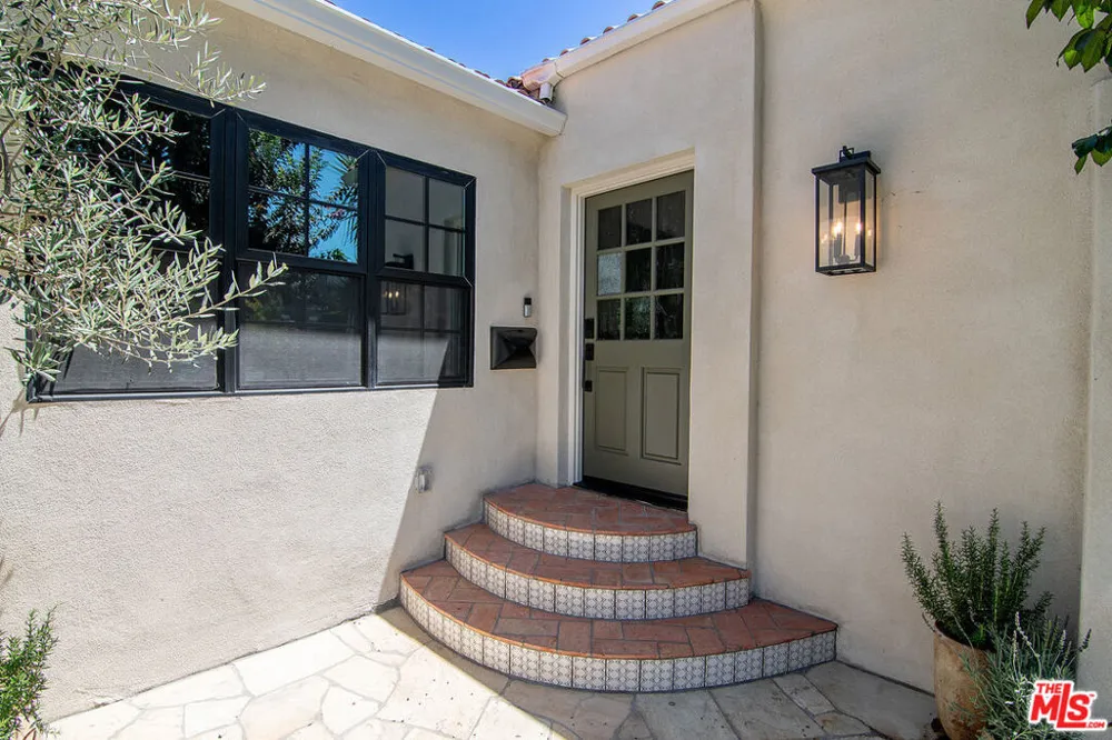 6417 Lindenhurst Avenue Los Angeles, CA 90048