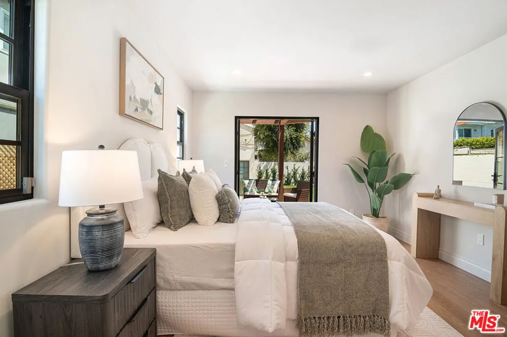 6417 Lindenhurst Avenue Los Angeles, CA 90048