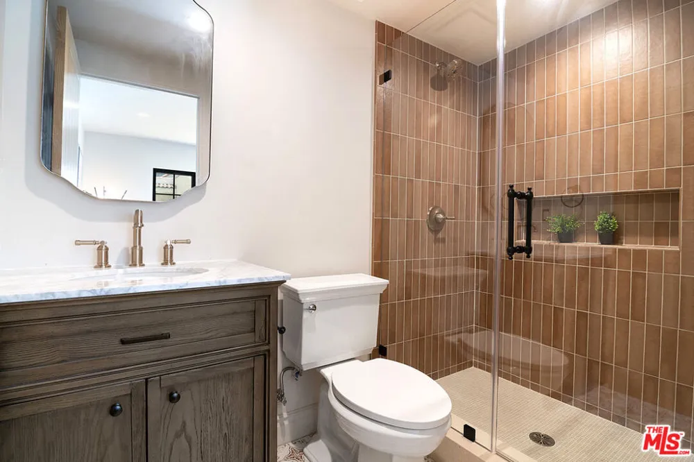6417 Lindenhurst Avenue Los Angeles, CA 90048