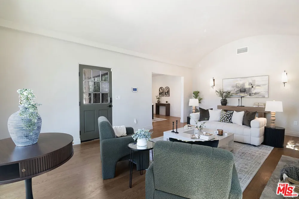 6417 Lindenhurst Avenue Los Angeles, CA 90048