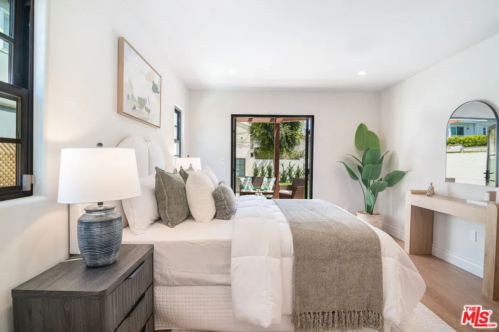 6417 Lindenhurst Avenue Los Angeles, CA 90048