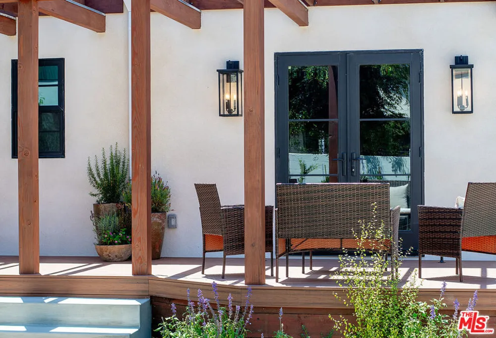6417 Lindenhurst Avenue Los Angeles, CA 90048