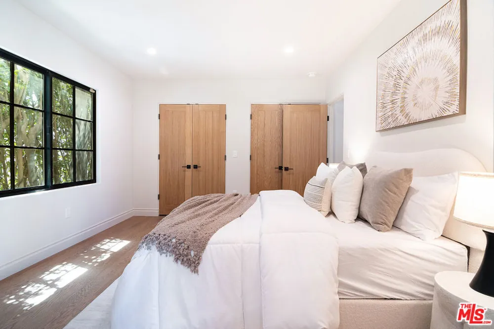 6417 Lindenhurst Avenue Los Angeles, CA 90048