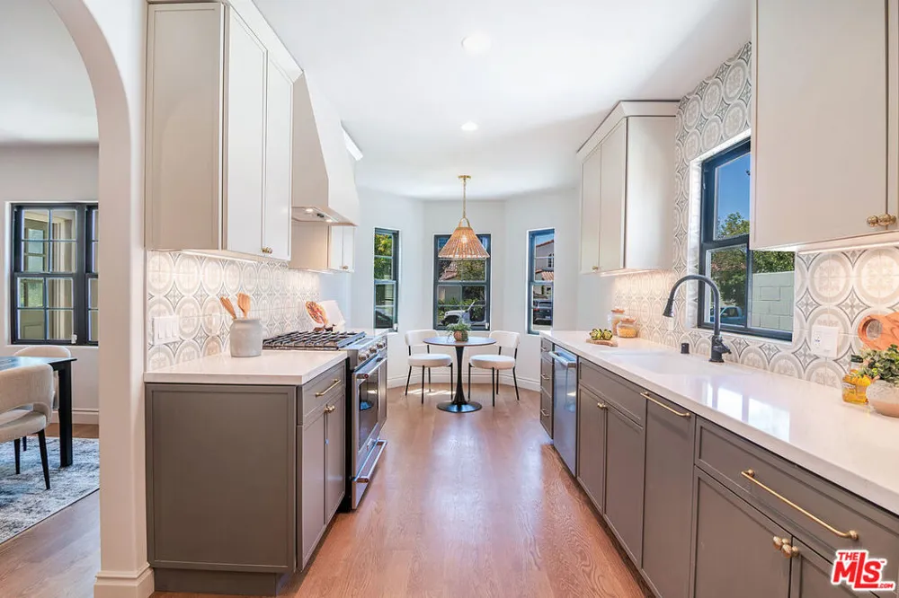 6417 Lindenhurst Avenue Los Angeles, CA 90048