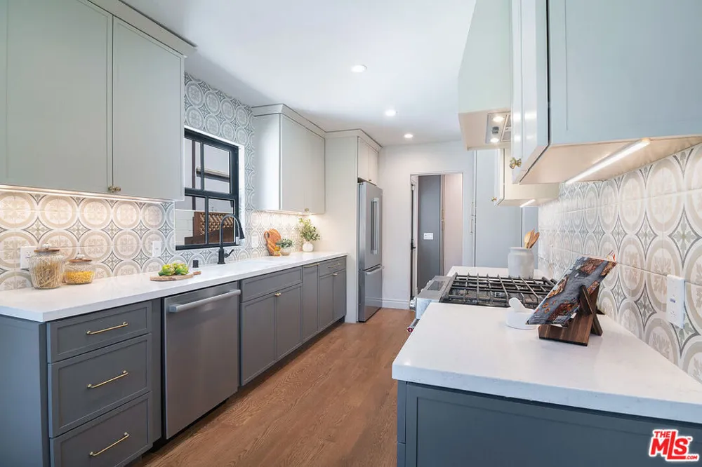 6417 Lindenhurst Avenue Los Angeles, CA 90048