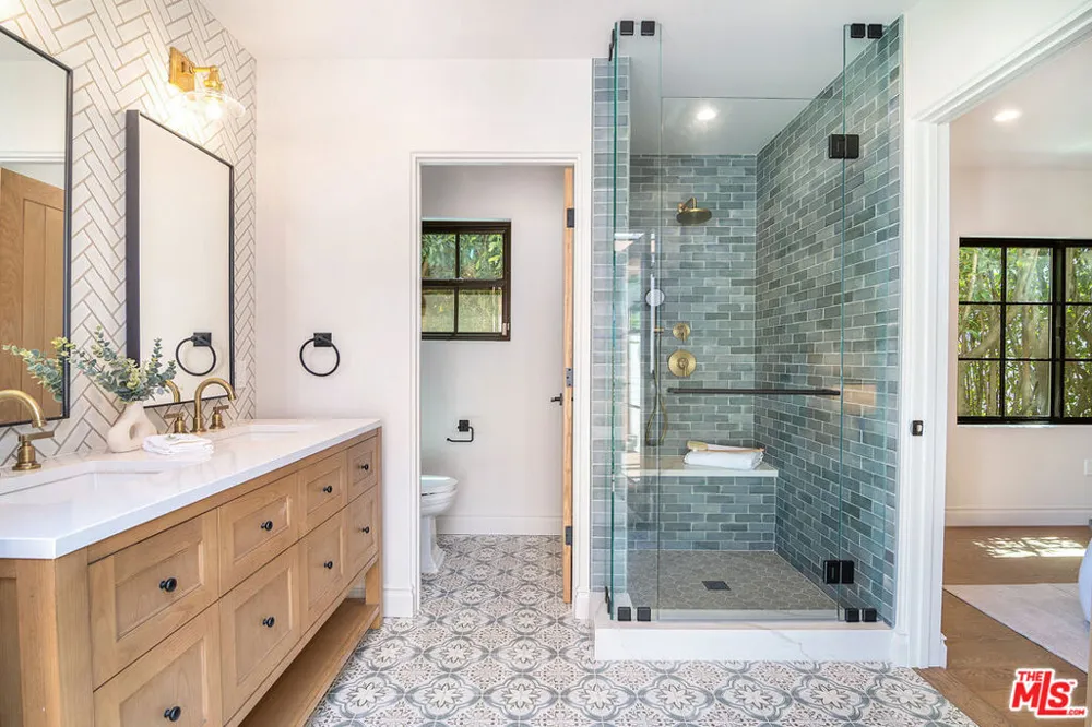 6417 Lindenhurst Avenue Los Angeles, CA 90048