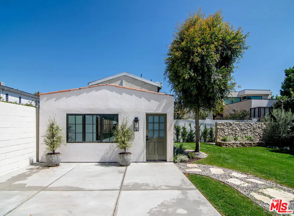 6417 Lindenhurst Avenue Los Angeles, CA 90048