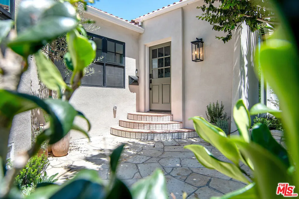 6417 Lindenhurst Avenue Los Angeles, CA 90048