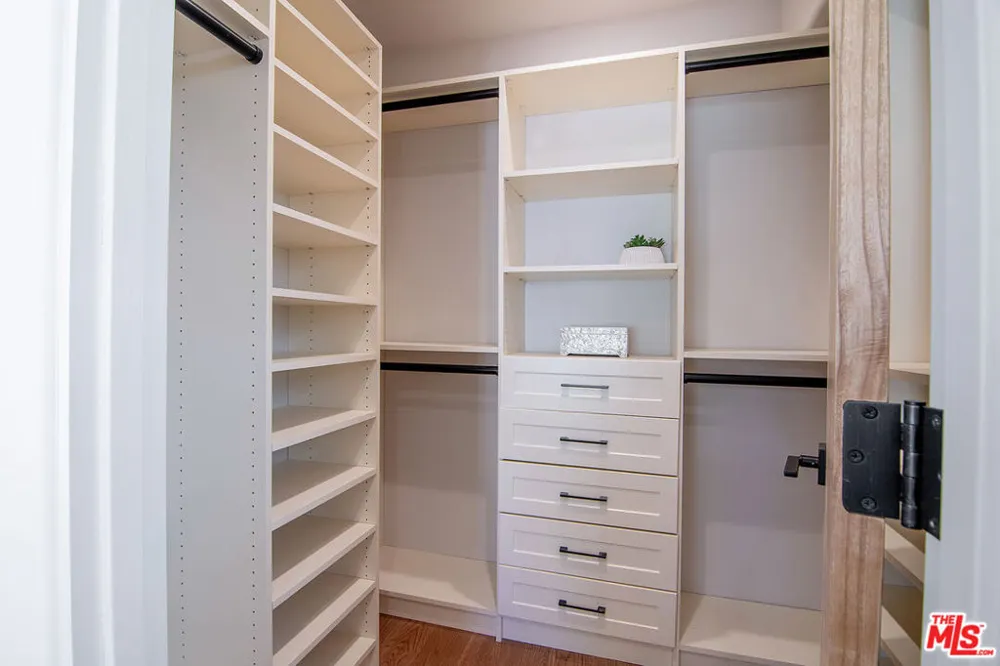 6417 Lindenhurst Avenue Los Angeles, CA 90048