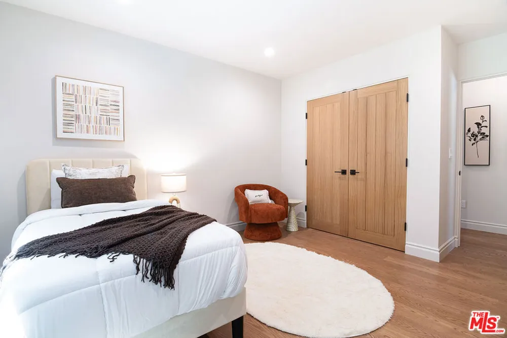 6417 Lindenhurst Avenue Los Angeles, CA 90048