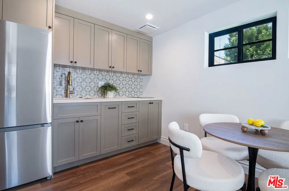 6417 Lindenhurst Avenue Los Angeles, CA 90048