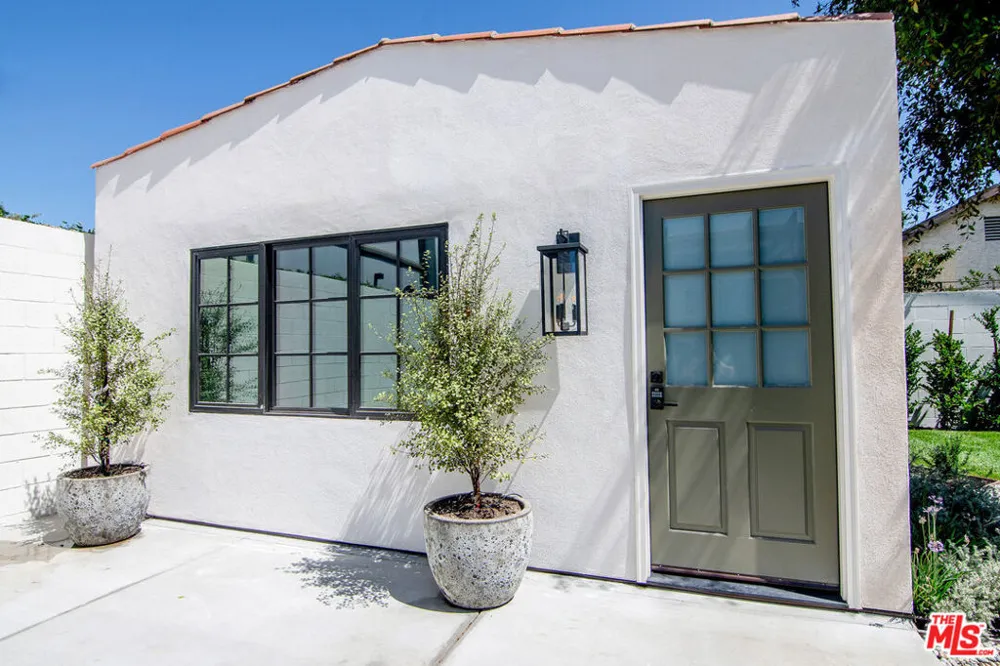 6417 Lindenhurst Avenue Los Angeles, CA 90048