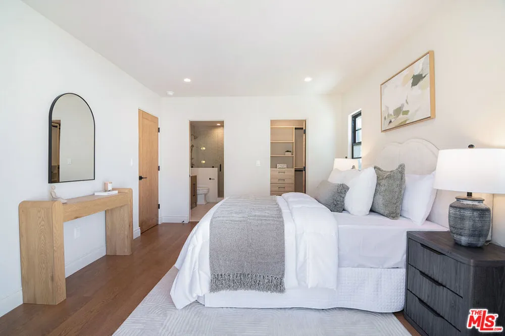 6417 Lindenhurst Avenue Los Angeles, CA 90048