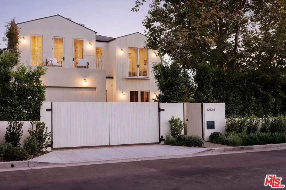 12128 Hesby Street Valley Village, CA 91607