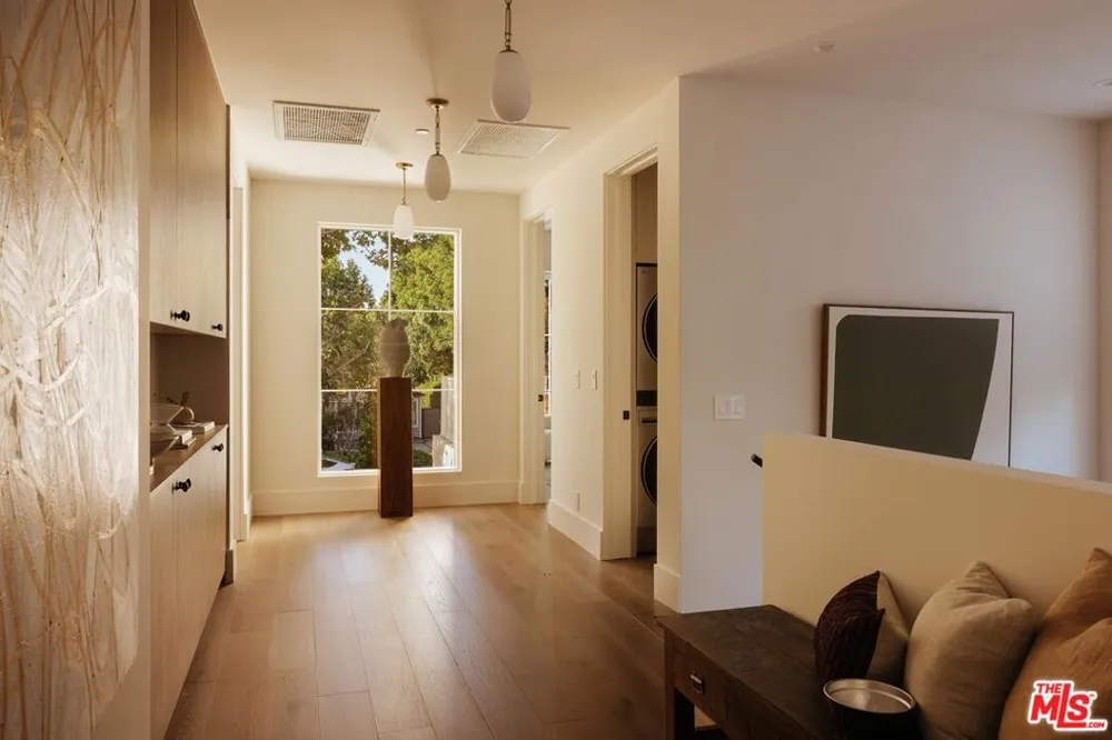 12128 Hesby Street Valley Village, CA 91607