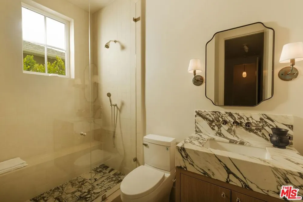 12128 Hesby Street Valley Village, CA 91607