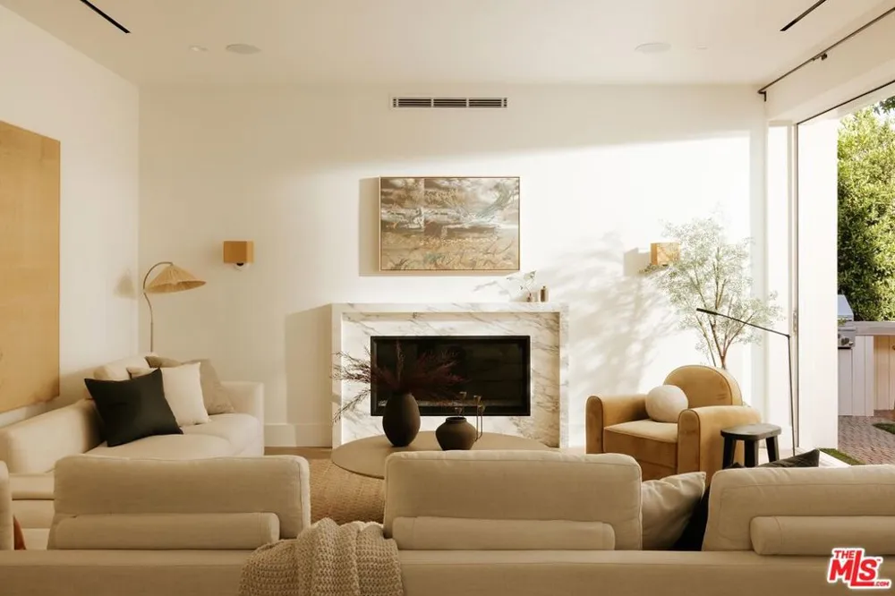 12128 Hesby Street Valley Village, CA 91607