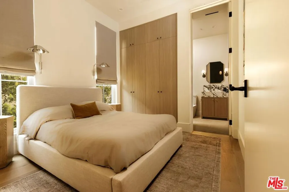12128 Hesby Street Valley Village, CA 91607
