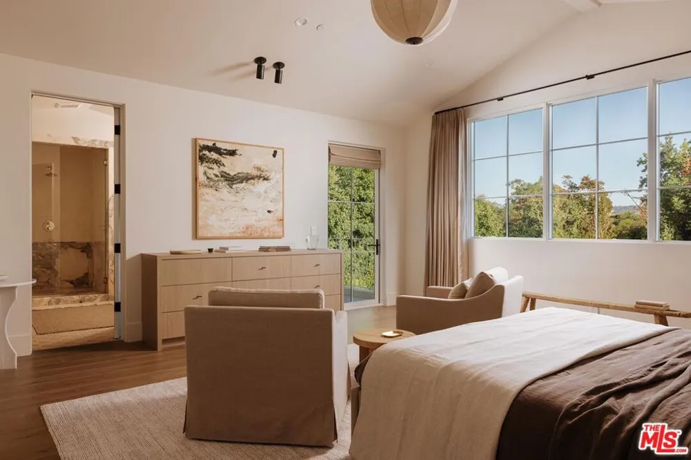 12128 Hesby Street Valley Village, CA 91607
