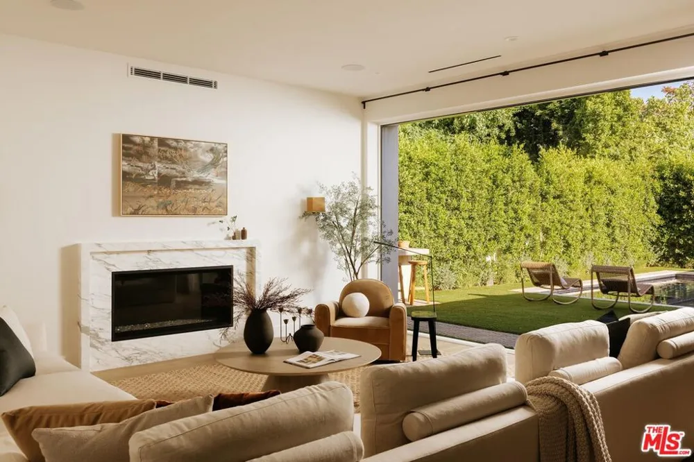 12128 Hesby Street Valley Village, CA 91607