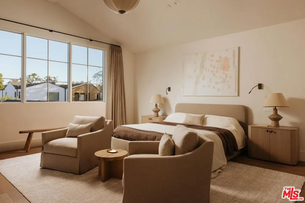 12128 Hesby Street Valley Village, CA 91607