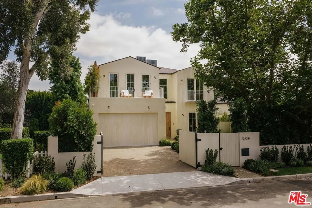 12128 Hesby Street Valley Village, CA 91607