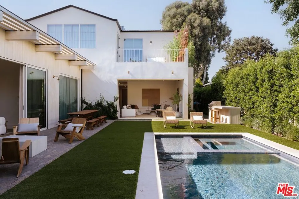 12128 Hesby Street Valley Village, CA 91607