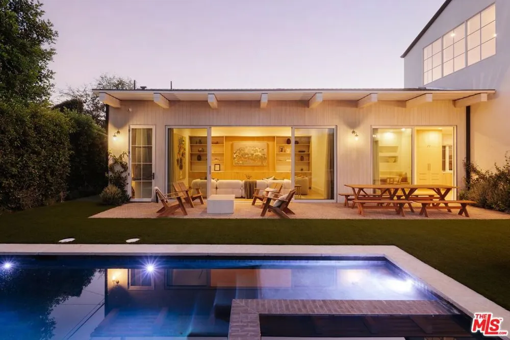 12128 Hesby Street Valley Village, CA 91607