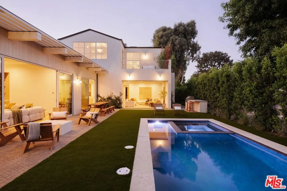 12128 Hesby Street Valley Village, CA 91607
